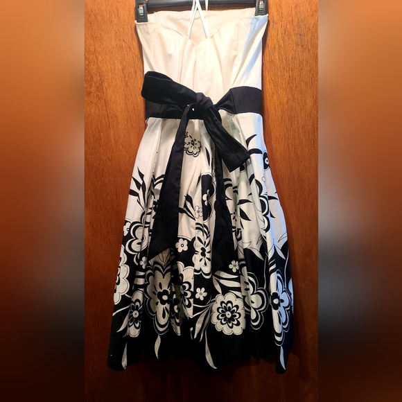 HOST PICK! 🎉🎊A.P.N.Y beautiful black&white floral bustier formal dress sz14 - Picture 5 of 8